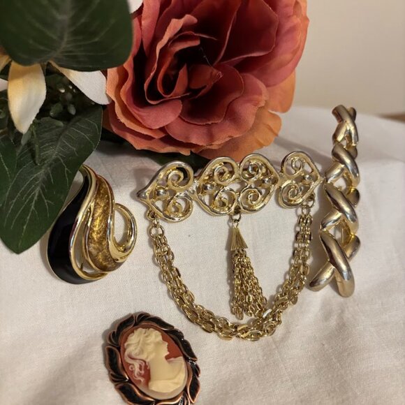 Beautiful and Unusual set of 4 Different Brooches for any occasion - Picture 2 of 16